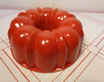 Chilton Color Cookware Bundt Pan - Teflon Coated Bundt Pan - 26-1019