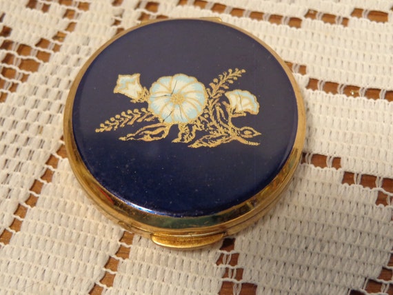 Vintage Stratton Blue and Gold Floral Powder Comp… - image 5