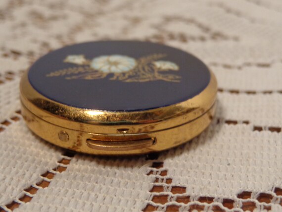 Vintage Stratton Blue and Gold Floral Powder Comp… - image 3