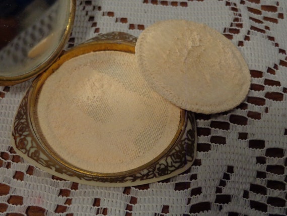 Triangle Powder Compact - Bakelite Powder Compact - 2… - Gem