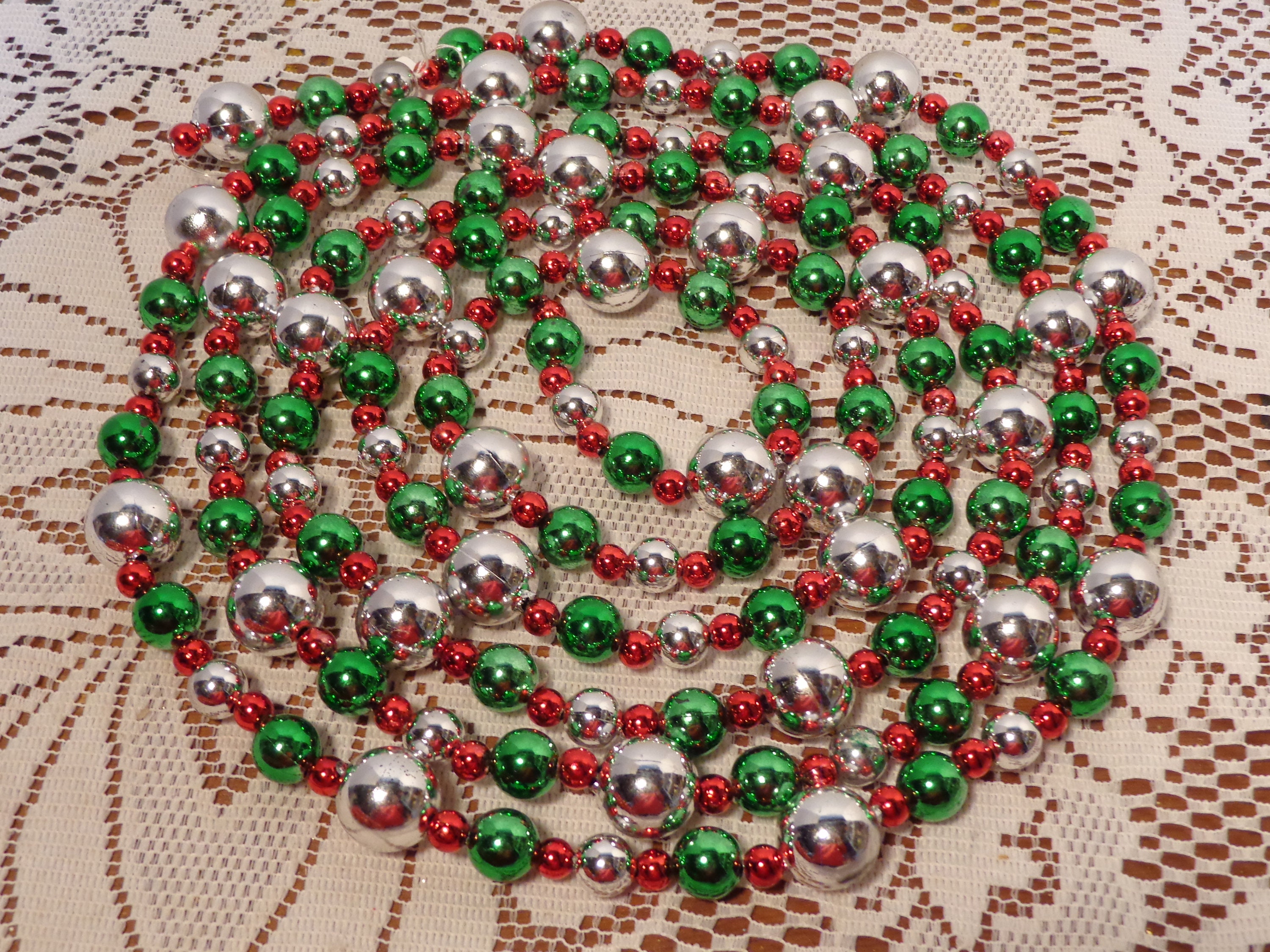 Festive Christmas Tree Bead Garland - 72 Long, Silver, Red & Green Beads