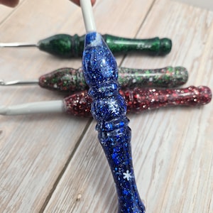 Crochet ergonomique fait main en résine - Snowy Night