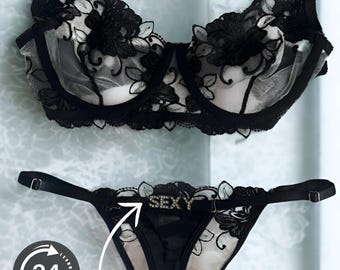 Conjunto de lingerie personalizado com sutiã e calcinha fio dental com estampa floral em tule, presente romântico feito sob medida.