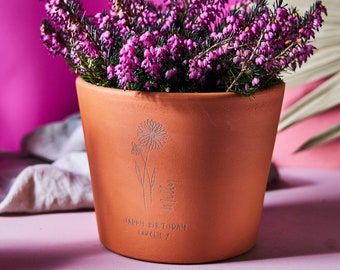 Maceta de terracota personalizada con flor de nacimiento grabada/regalo de jardín