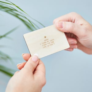 Tarjeta de ficha personalizada de madera