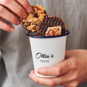 TOMガラス　メタル　ケース　REISMAN PRETZELS アメリカ Vintage Reisman's Large Metal Pretzel Tin 12