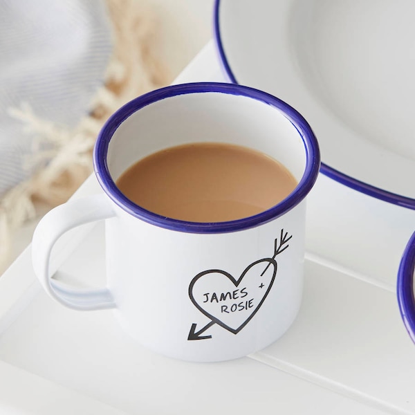Paare geschnitztes Herz Emaille personalisierte Tasse | Romantisches Geschenk | Datum Nacht