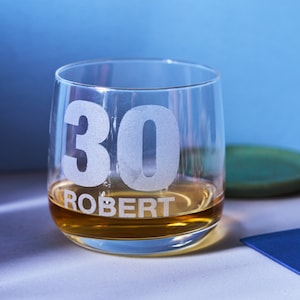 Personalisiertes graviertes Geburtstags-Whiskey-Glas | Das perfekte Meilenstein-Geburtstagsgeschenk | Personalisierte Whiskybecher | Whisky-Liebhaber Geschenk