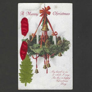 Lustre bougie élégant avec branches de pin et clochettes Carte postale de Noël ancienne carte de fantaisie avec ruban de perles et accessoire