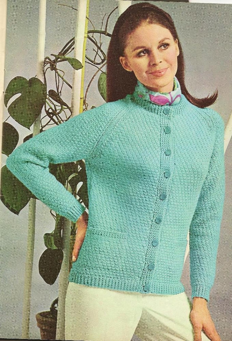 STITCHCRAFT Magazine August 1968 Fashions for late Holidays and early Autumn great vintage designs