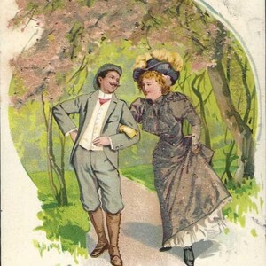 Couple romantique marchant et riant Carte postale ancienne UDB 1900 - Arbres en fleurs en perles et sa robe