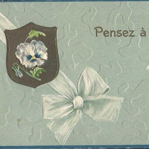 Pensez à Moi - Think of Me - Carte postale ancienne inutilisée Pensée en faux ruban doré - Voeux en français