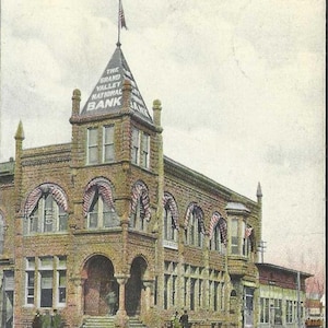 GRAND JUNCTION Colorado - Majestueux Grand Valley National Bank Building Carte postale ancienne - Bruant patriotique sur Windows 1908