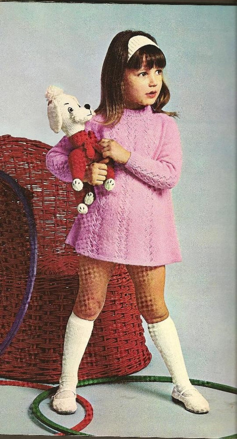 STITCHCRAFT Magazine August 1968 Fashions for late Holidays and early Autumn great vintage designs