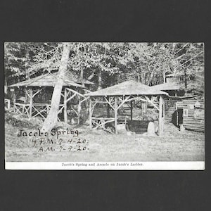 La fontaine de Jacob et son arcade à l'échelle de Jacob - Carte postale de 1920 en noir et blanc