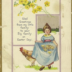 Une jeune fille porte des poussins dans sa robe de Pâques Carte postale de Pâques ancienne de 1910 avec slogan CNE Annuler Vendue EN L'ÉTAT