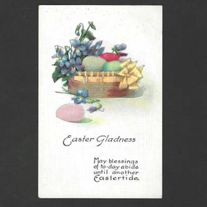 Panier d'oeufs colorés et de violettes Carte postale de Pâques antique 1923 Réfléchie voeux de Pâques
