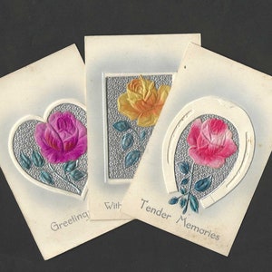 Trio de roses sur fond argenté Cartes postales anciennes en bas relief - 1910 - Salutations de l'amitié