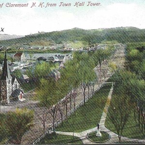 CLAREMONT New Hampshire Panorama View UDB Carte postale ancienne - Belle vue sur l'église de la Trinité