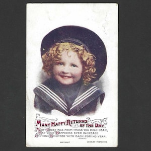 Carte postale d'anniversaire ancienne d'enfant aux cheveux bouclés en costume de marin de Beagles Publishing 1916 avec vers par Alleyn