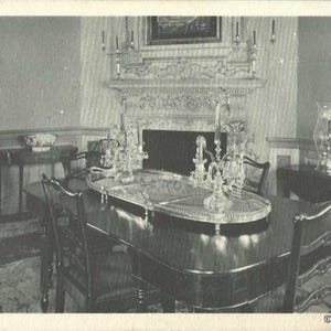 Vue en noir et blanc de la salle à manger Mount Vernon - Carte postale vintage de 1940 avec le slogan de l'Exposition universelle de New York Annuler