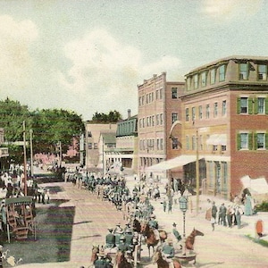 FARMINGTON New Hampshire Artillery Parade Carte postale ancienne 1912 Carte postale indivis avec dos Central Street