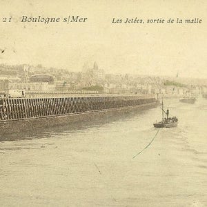 Boulogne-sur-Mer Les Jetées sortie de la malle Carte postale ancienne de 1906 en noir et blanc