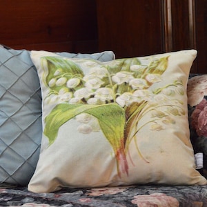 Housse de coussin décorative en velours de muguet 18 x 18, décoration d'intérieur unique - Image de carte postale ancienne - anniversaire de mai - prêt à expédier