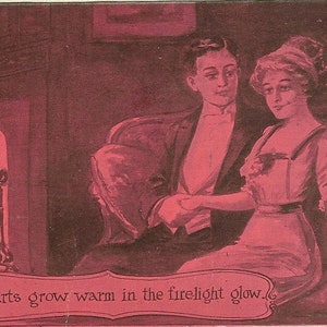 Carte postale ancienne romantique couple faisant la cour à la lueur du feu 1914 Taylor Platt Publishing