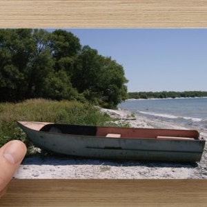 Sur la plage - bateau à rames de photographie de paysage sur la plage carte de correspondance vierge - carte de grand type ou carte toutes les occasions