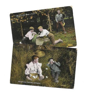 PAIRE Boys Will Be Boys Cartes postales anciennes pour la Saint-Valentin : garçons ayant des problèmes - Pris en flagrant délit et fruits volés