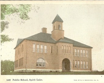 Public School SPIRIT LAKE Iowa - Unused Antique Postcard