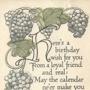 Des raisins ornent un couplet d'anniversaire - ancienne carte postale d'anniversaire 1909 WH Rider - couleurs délicates