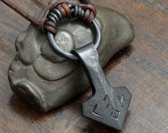 Petit pendentif Mjollnir marteau de Thor en fer forgé gravé personnalisé