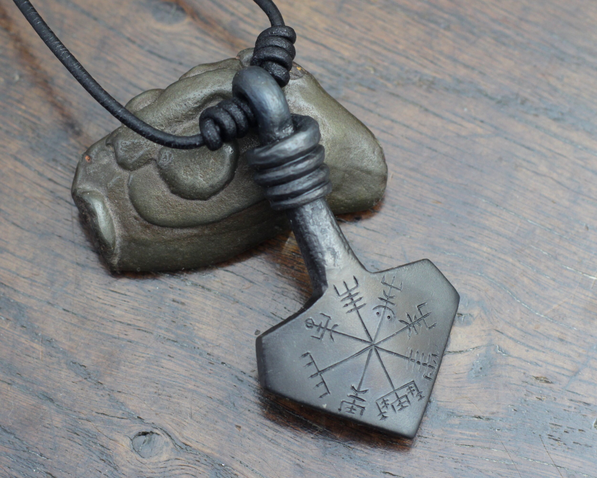 Large Mjolnir Pendant With the Vegvisir 