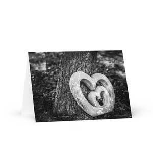 Carte de correspondance noir et blanc en forme de coeur de pierre - Carte de voeux vierge au format 4 x 6 ou 5 x 7 - Photographie minimaliste de mauvaise humeur - Amour, perte ou reflet