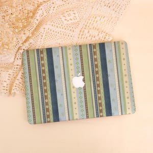 Étui patchwork à rayures florales pour MacBook Pro 14" A3434, compatible avec Mac 16", 15" et 13", M1, M2, M3, M4, M5, 2025, 2024 et 2022, et MacBook Air A3240/A3241.