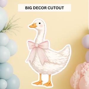 Peut inclure: Découpe de cygne blanc avec un nœud rose à rayures, un bec et des pattes orange. Le texte "BIG DECOR CUTOUT" est en haut. Le cygne est entouré de ballons bleus, roses et violets.