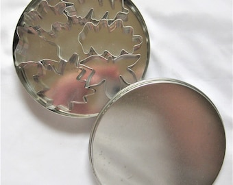 Cookie Cutters in Tin Metal Leaves Set of 6