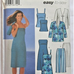 Puede incluir: Patrón de costura Simplicity con varios diseños de ropa de mujer. Incluye un vestido sin tirantes, un vestido con estampado floral, una chaqueta, pantalones y bolsos de mano. Tallas del patrón RR 14, 16, 18 y 20.