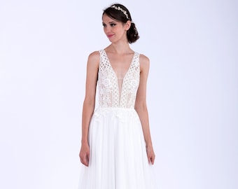 Ready to ship - size 4 Boho wedding dress bohemian wedding dress lace wedding dress sleeveless wedding dress