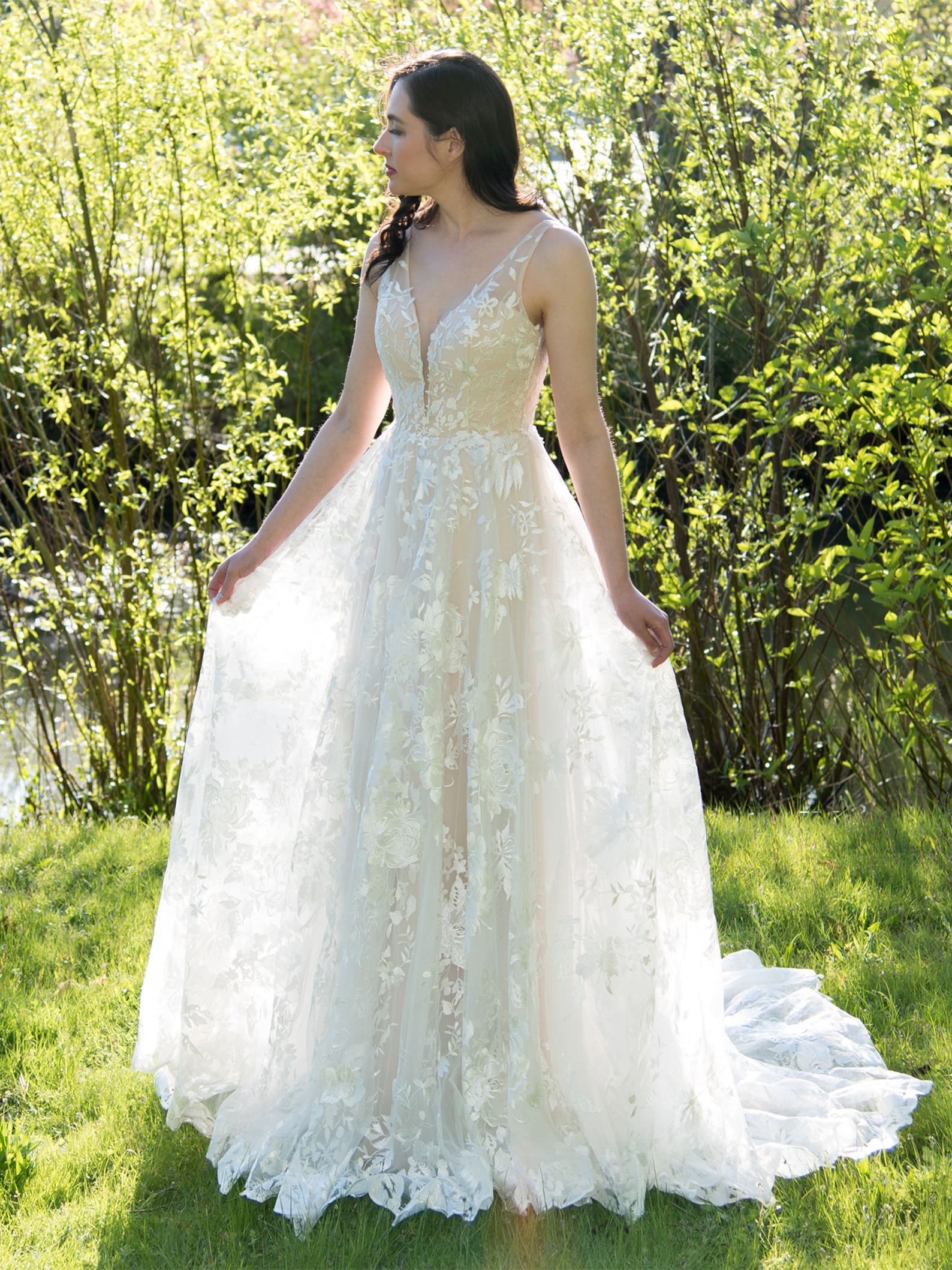 Sleeveless Wedding Dress Bridal Gown Lace Bridal Dress Lace Bridal Gown