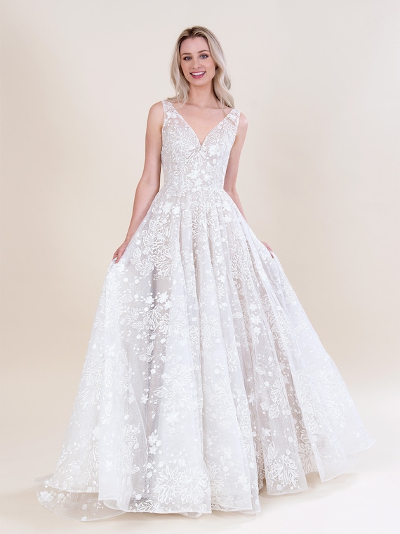 ready to ship wedding dresses Luxury Silk Sweetheart Bridal Gown Minimalist wedding dress Swan with a halter top and open backline Laksmi Ready to ship