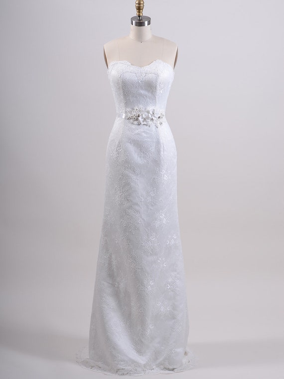 Items similar to Fitted lace wedding dress, wedding dress, bridal gown, size 4 sample dress