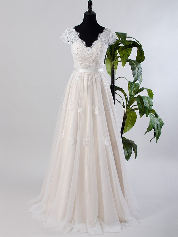 lace cap sleeve wedding dress