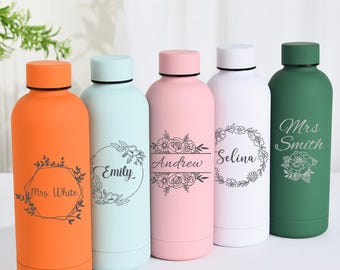 Botella de agua de acero inoxidable personalizada, vaso con nombre personalizado, vaso personalizado, vaso de acero inoxidable grabado con láser, regalo para ella o para él.