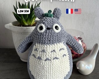 Grey kawaii forest spirit crochet pattern - Japanese anime inspired plush - low sew crochet - handmade amigurumi cuddly toy
