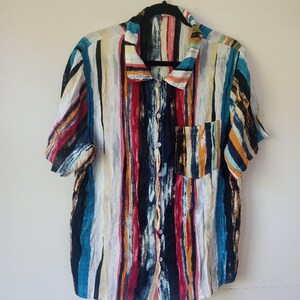 Camicia abbottonata vintage con righe astratte sottili in carta, taglia M 46