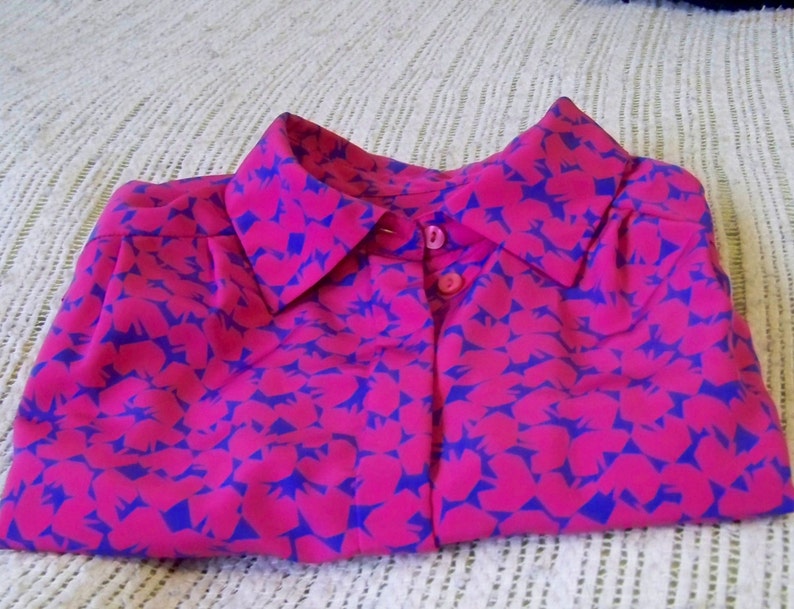 80s Psychedelic Working Girl Bold Pattern Polyester Ladies Blouse by Pendleton