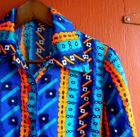 60s/70s Electric Blue and Tangerine Floral Blouse… - image 4